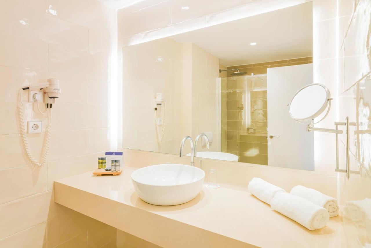Double Room with Balcony,942262048:JPEG